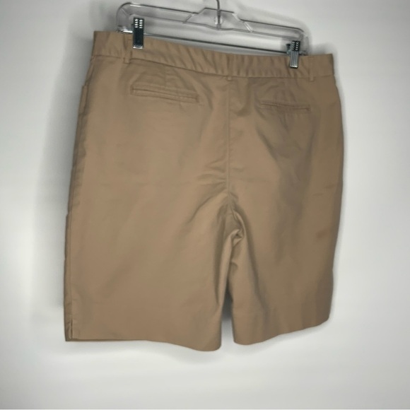 ELLEN Tracy beige cotton blend shorts. - Picture 3 of 7